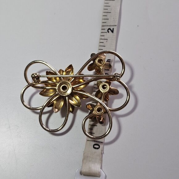 *Sale* Gold Tone Vintage Faux Pearl Swirly Flower Brooch - Picture 5 of 9